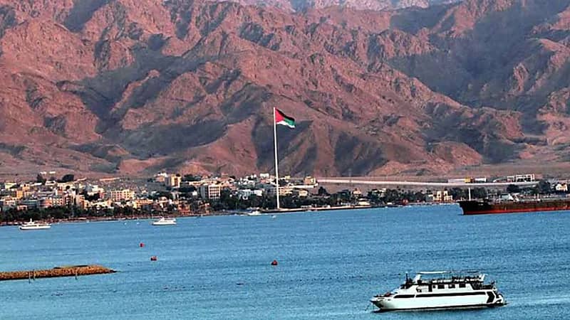 إنقاذ 26 سائحًا فرنسيًا من الغرق في الأردن