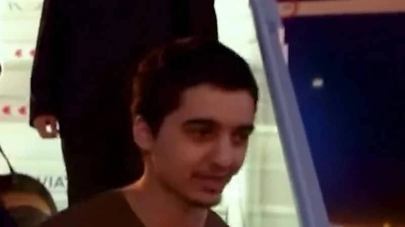 مغربي محكوم بالإعدام في أوكرانيا يعانق الحرية بوساطة المملكة (فيديو)