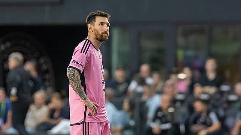 الكشف عن سبب اشتباك ميسي مع مدرب مونتيري المكسيكي