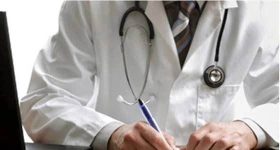 3 قصص مؤثرة يرويها أطباء المملكة من واقع عملهم: أب يرفض نسب ابنه إليه