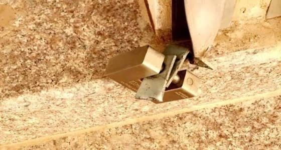 القبض على مواطن سرق 60 جهازا ذكيا وإكسسوارات ولاذ بالفرار