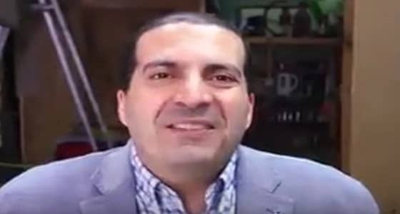 إعلان لعمرو خالد عن الدجاج يثير موجة من السخرية