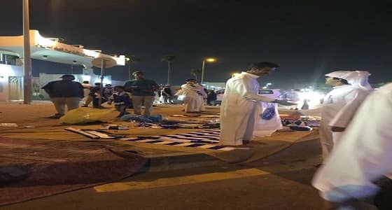 بالصور.. رفع البسطات العشوائية المفترشة خارج الاستاد بالدمام