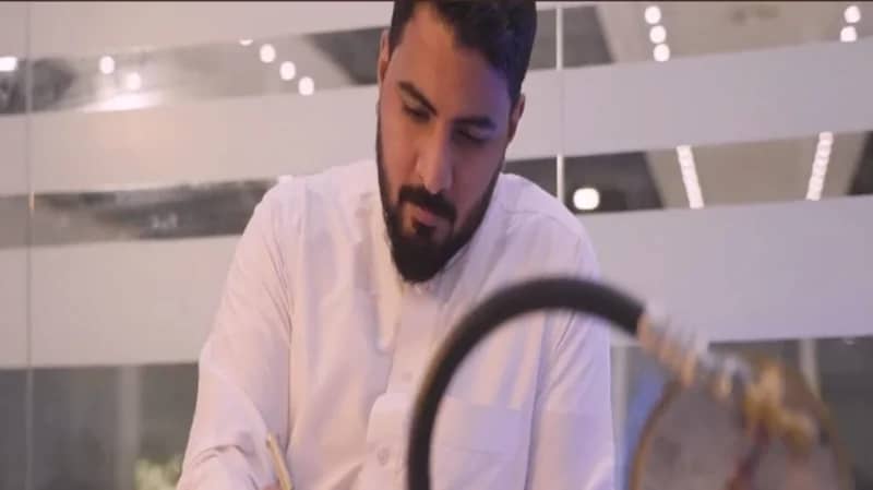 بالفيديو.. مواطن يبتكر جهاز يزيل تبخر الوقود من المحطات