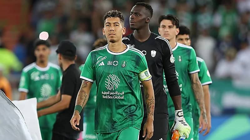 عودة فيرمينو لتدريبات الأهلي بعد وفاة والده