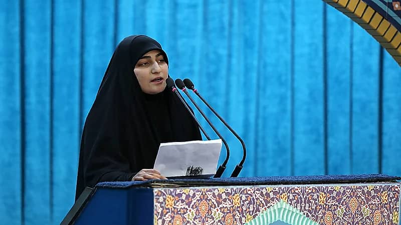 هاتف ابنة قاسم سليماني يعرضها للسخرية