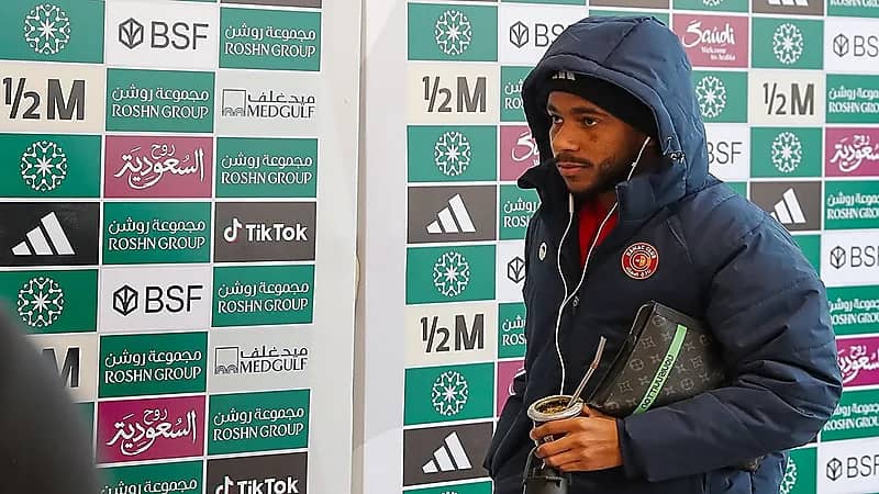 الأهلي يتجاهل الصبياني واللاعب يتلقى عروضًا من أندية أخرى