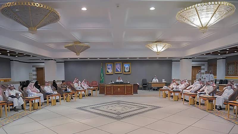 أمير عسير يوجّه بدراسة الاحتياجات التنموية في مركزي "العرقين" و "الفيض"