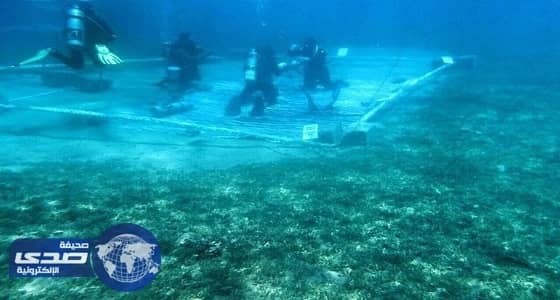 ينام ويأكل ويؤدي الصلاة.. مصري يقيم تحت الماء لليوم الرابع " صور "