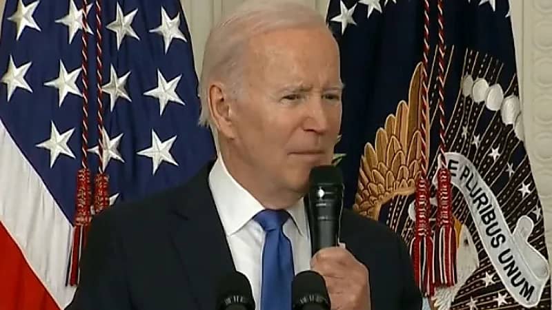 بايدن يشعل مواقع التواصل: نصف النساء في إدارتي نساء