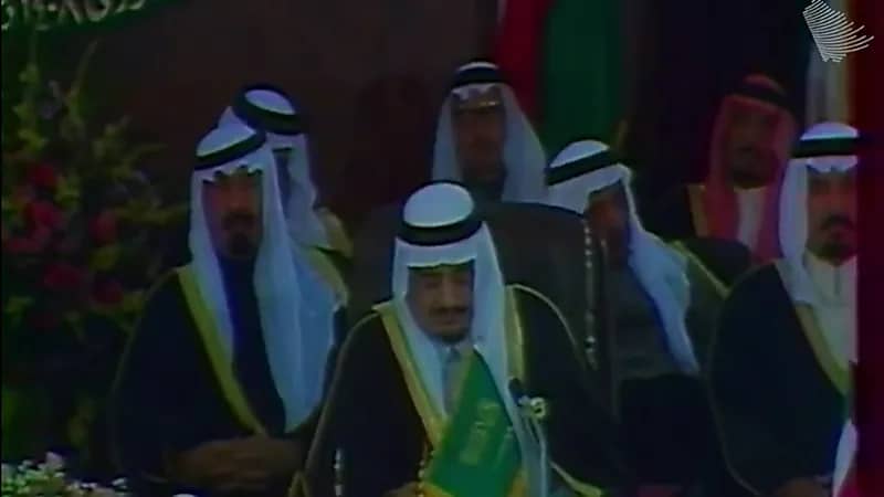 الملك فهد خلال إلقائه كلمة افتتاح القمة الثامنة لقادة دول مجلس التعاون الخليجي.. فيديو