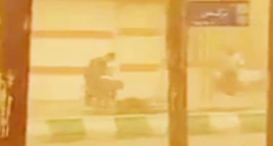 بالفيديو.. الأحواز الإيرانية تشهد حالة غبارية سيئة