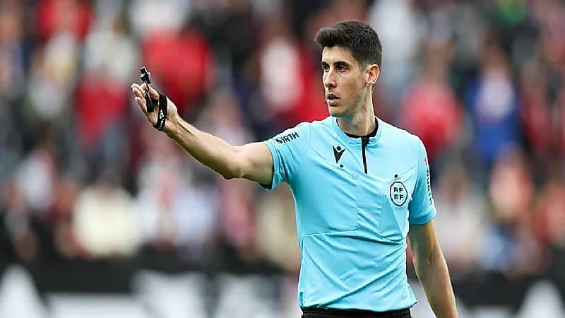 حكم مباراة رايو فاليكانو ضد برشلونة ينكر اعترافه بالخطأ