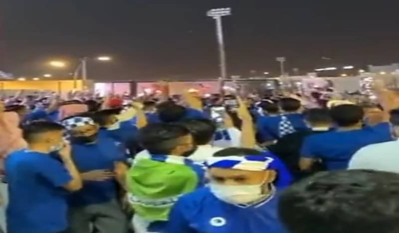 شاهد.. جماهير الهلال تردد هتاف:"هاتوا النصراوي"
