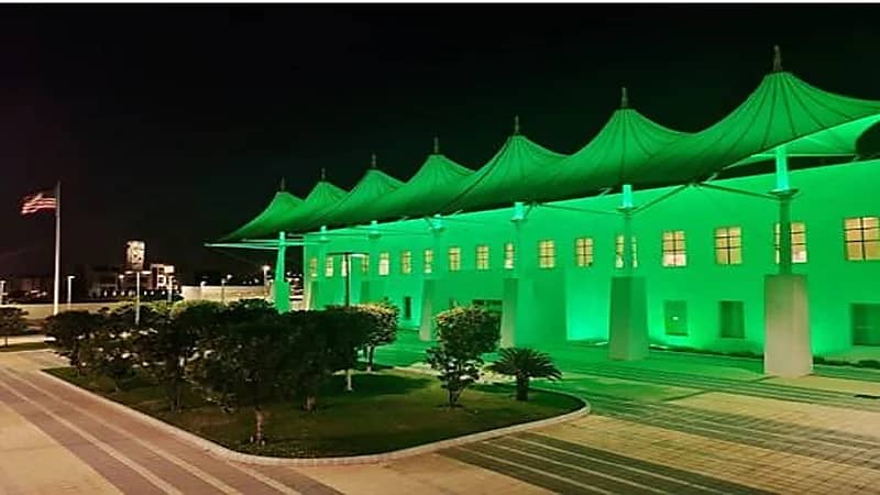 القنصلية الأمريكية في جدة تشارك السعوديين احتفالاتهم باليوم الوطني على طريقتها الخاصة