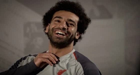 بالصورة.. محمد صلاح يقدم حيلة للرجال لحماية الجوال من فضول الزوجة