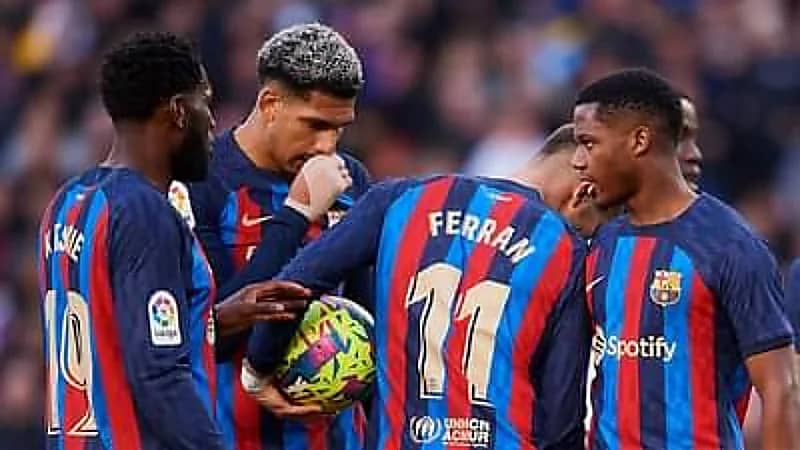 فيديو..خلاف بين فاتي وتوريس على ضربة الجزاء في لقاء برشلونة وفالنسيا