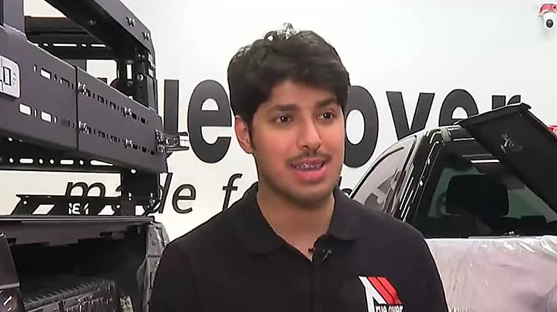 بالفيديو .. مواطن يستغل هوايته في تعديل السيارات لمصدر رزق ويحصل على براءة اختراع