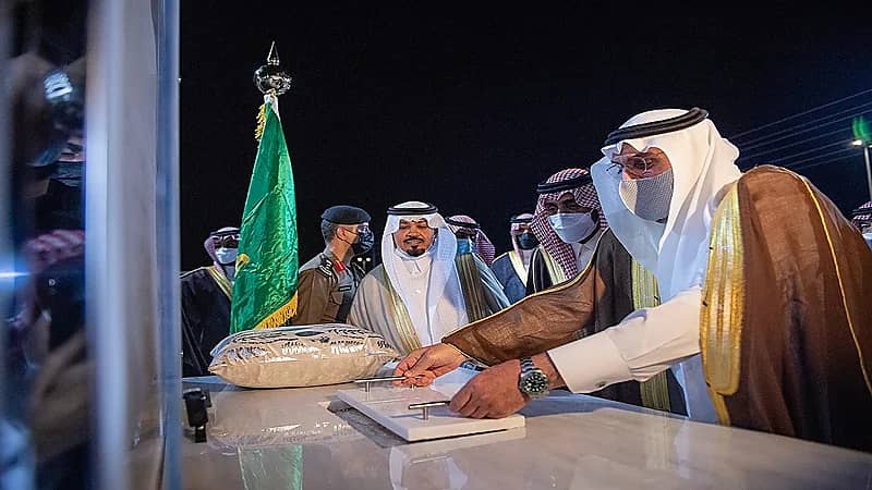 أمير القصيم يضع حجر الأساس مشروع فلل الفردوس لبناء 920 وحدة سكنية ببريدة