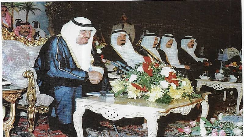 صورة نادرة للملك فهد أثناء افتتاحه مركز تلفزيون المدينة المنورة
