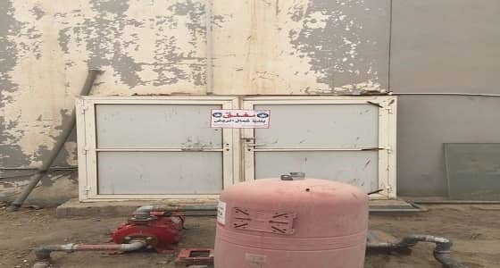 بالصور.. إغلاق 15 محلا تجاريا مخالفا بالرياض