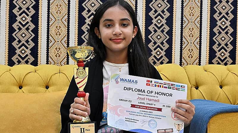 جود الظافري تحصد المركز الثاني عالميا في مسابقة الحساب الذهني بتركيا
