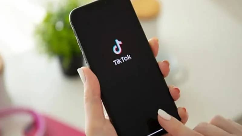 مدمنو المقاطع القصيرة على تيك توك وإنستغرام يعانون من مشاكل عقلية