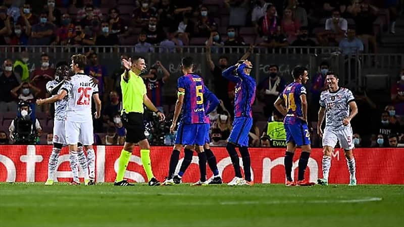 برشلونة يعلن خبر "غير سار" عن مدافعه رونالد