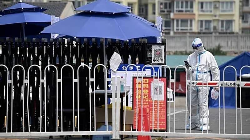 فرض إغلاقًا شاملاً على مدينة صينية بسبب كورونا