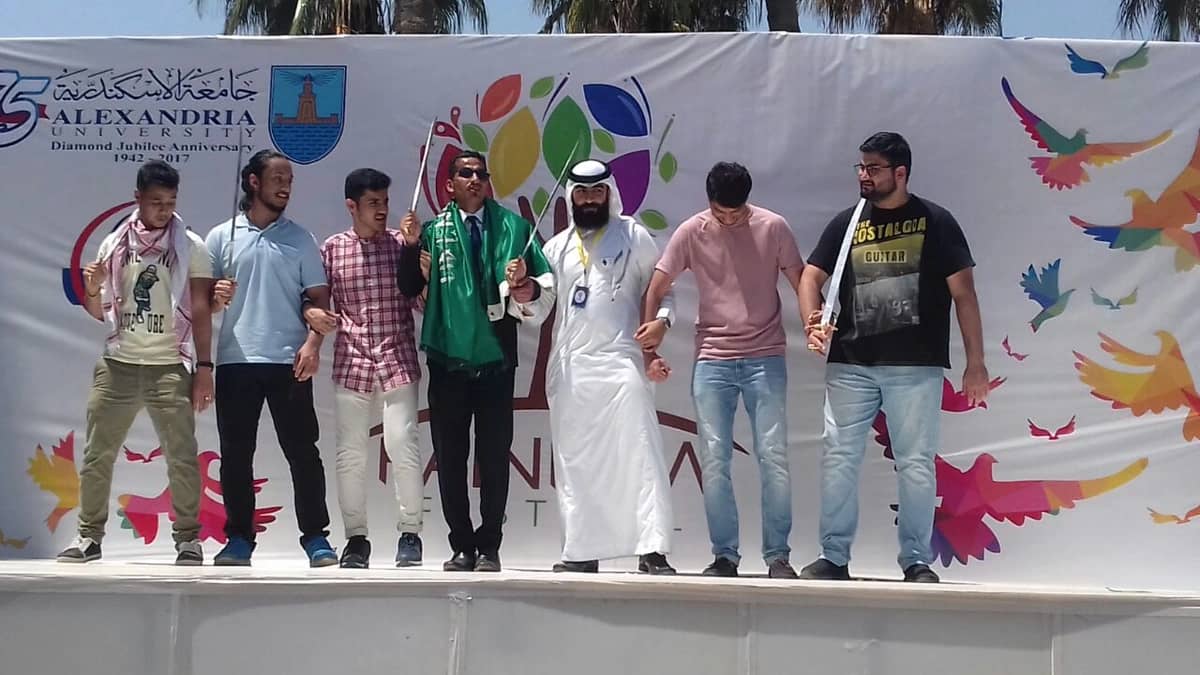 الشباب السعوديين ينقلون تراث المملكة في يوم الجاليات بـ " جامعة الإسكندرية "