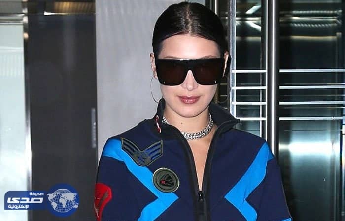 بالصور.. بيلا حديد تتوجه إلى دبي للدعاية لديور مُرتديه حقيبة لمنافستها شانيل