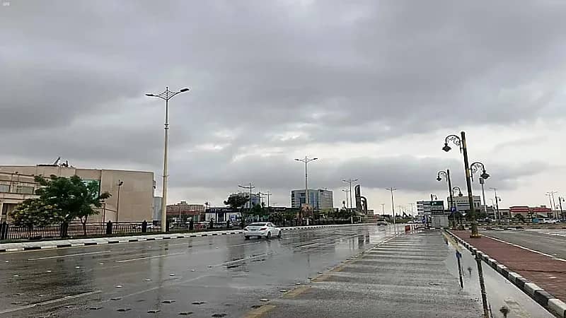 الحصيني: أمطار خفيفة وحبات برد حتى غدا الاثنين