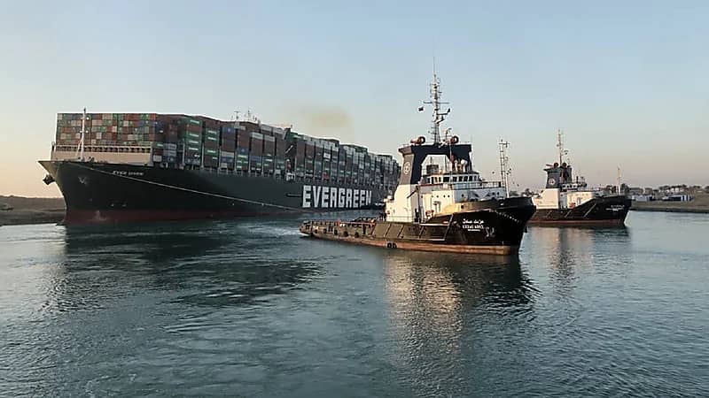 "إيفر غيفن": جنوح السفينة كان بسبب خطأ ارتكبته قناة السويس