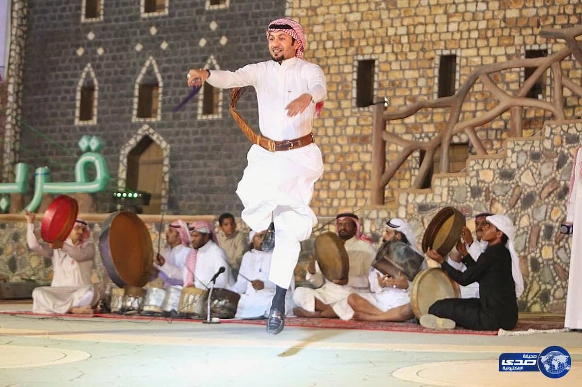 الرعيني يفتتح كرنفال شارع الفن ومهرجان العسل بمحافظة المجاردة بعسير