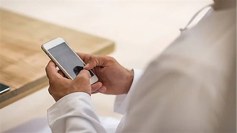 فتاة تنتقم من شاب بسبب رسالة «واتس أب»