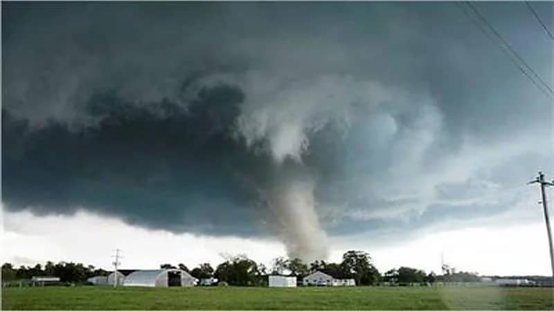 هونغ كونغ تستعد لإعصار ويفا المدمر.. فيديو