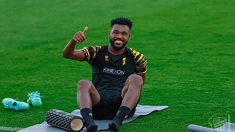 فيديو طريف لمهند الشنقيطي يقتحم صورة الفريق الفائز في تدريبات الاتحاد