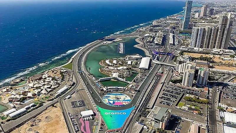 إغلاق طريق الكورنيش الفرعي باتجاه حلبة كورنيش جدة