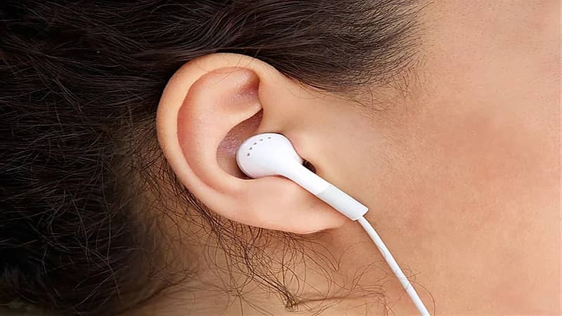 خطورة استخدام سماعات الرأس لمدة طويلة