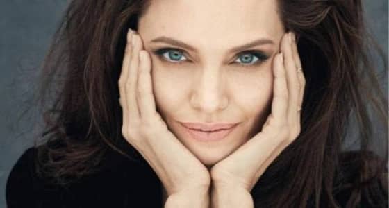 برغم علاقتها مع الرجل الوسيم.. أنجلينا جولي لم تنسى براد بيت