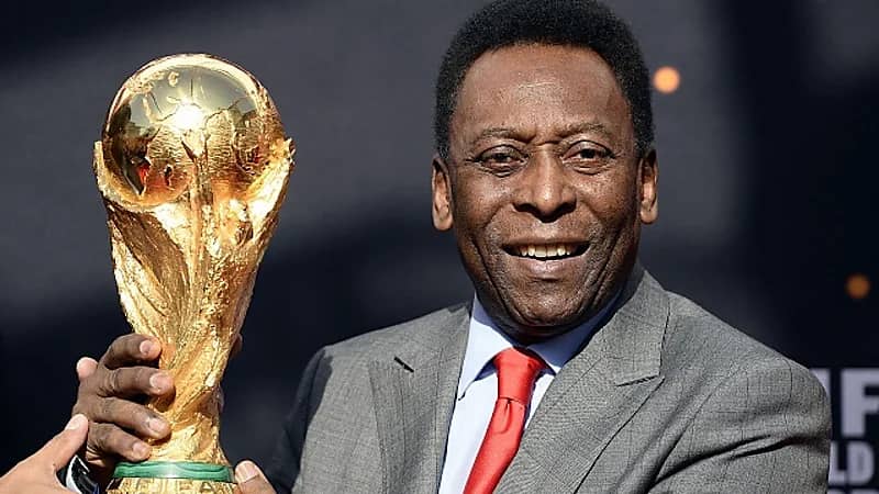 أسطورة البرازيل يدفن في الطابق التاسع ويطل على ملعب سانتوس