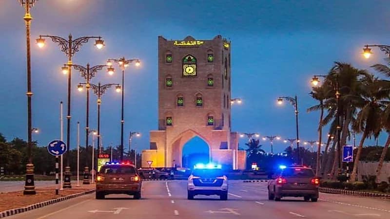 تمديد قرار إغلاق المحلات ومنع الحركة في عمان