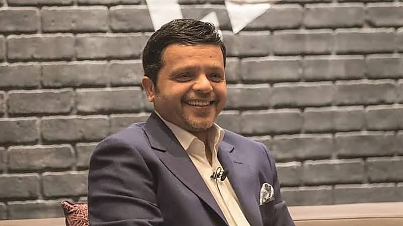 هنيدي يسخر من إيلون ماسك بسبب العلامة الزرقاء