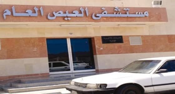 عامل من بلدية العيص يتعرض للدهس أثناء إزالته الأتربة من الطرق