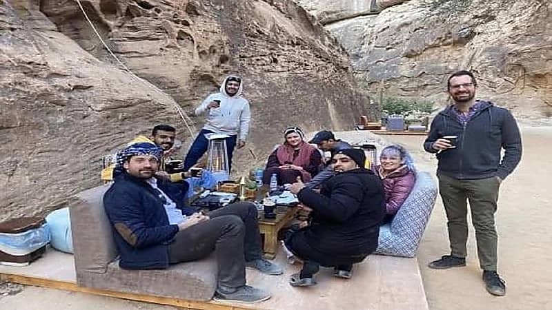 شاهد.. موسم الرياض يجمع مبتعثون بمدرسيهم من أمريكا