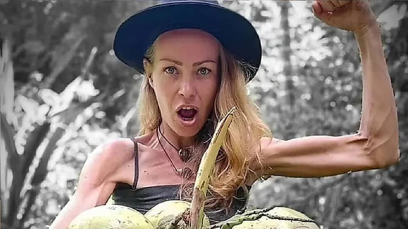 وفاة فتاة امتنعت عن شرب الماء لـمدة 6 سنوات.. صور