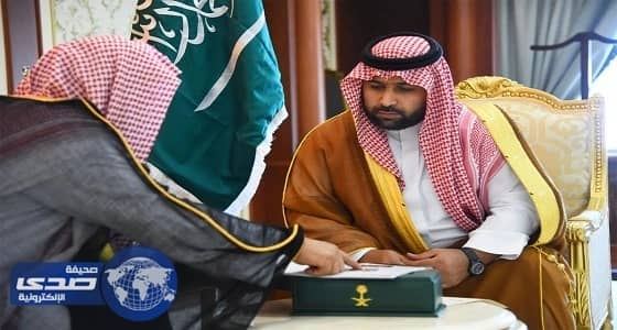بالصور.. أمير جازان بالنيابة يتسلم تقريرًا عن منجزات فرع إدارة المجاهدين