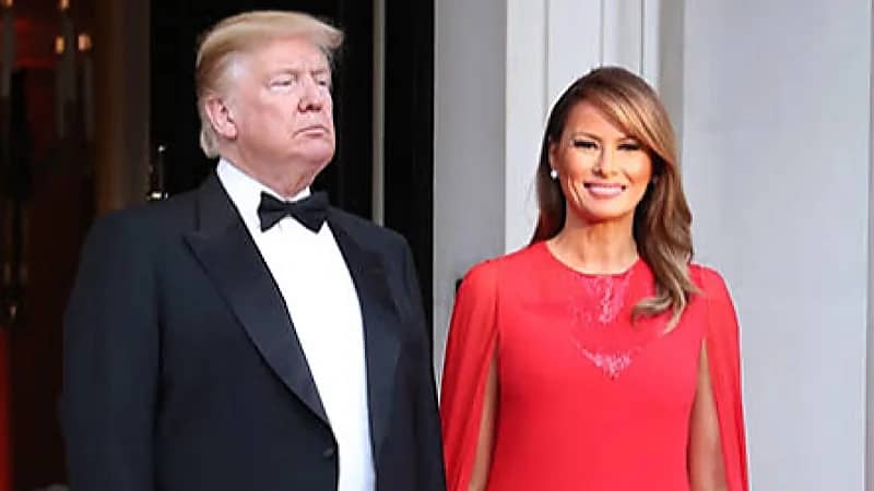 زوجة ترامب تدعمه بإطلالة باللون الأحمر وقبلة .. فيديو