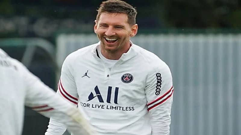 ميسي يسخر من برشلونة بعد الصدام مع بايرن