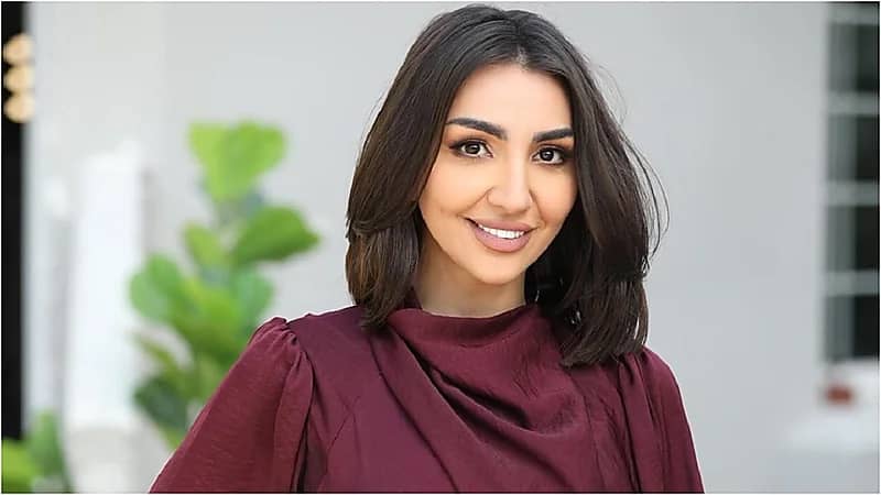 عايض يوسف يسخر من تسريحة زوجته هبة الحسين: "كل شيء فيكي مشدود"